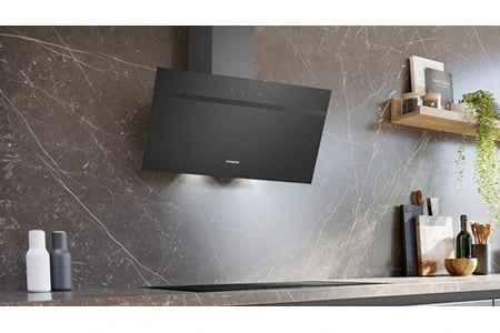 Hotte décorative murale Siemens iQ100 Hotte murale 80 cm Noir avec finition en verre, Noir LC85KDK60